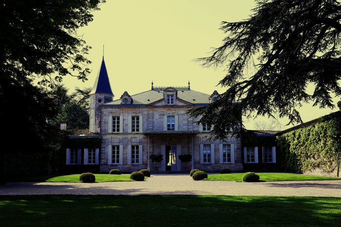 奥松酒庄(château ausone) 坐落在圣.