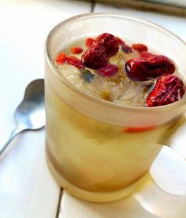 黄芪枸杞菊花茶