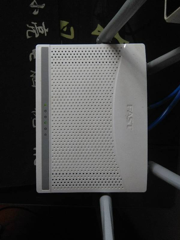 路由器只有两个灯亮,不闪,开关无反应,求解?_3