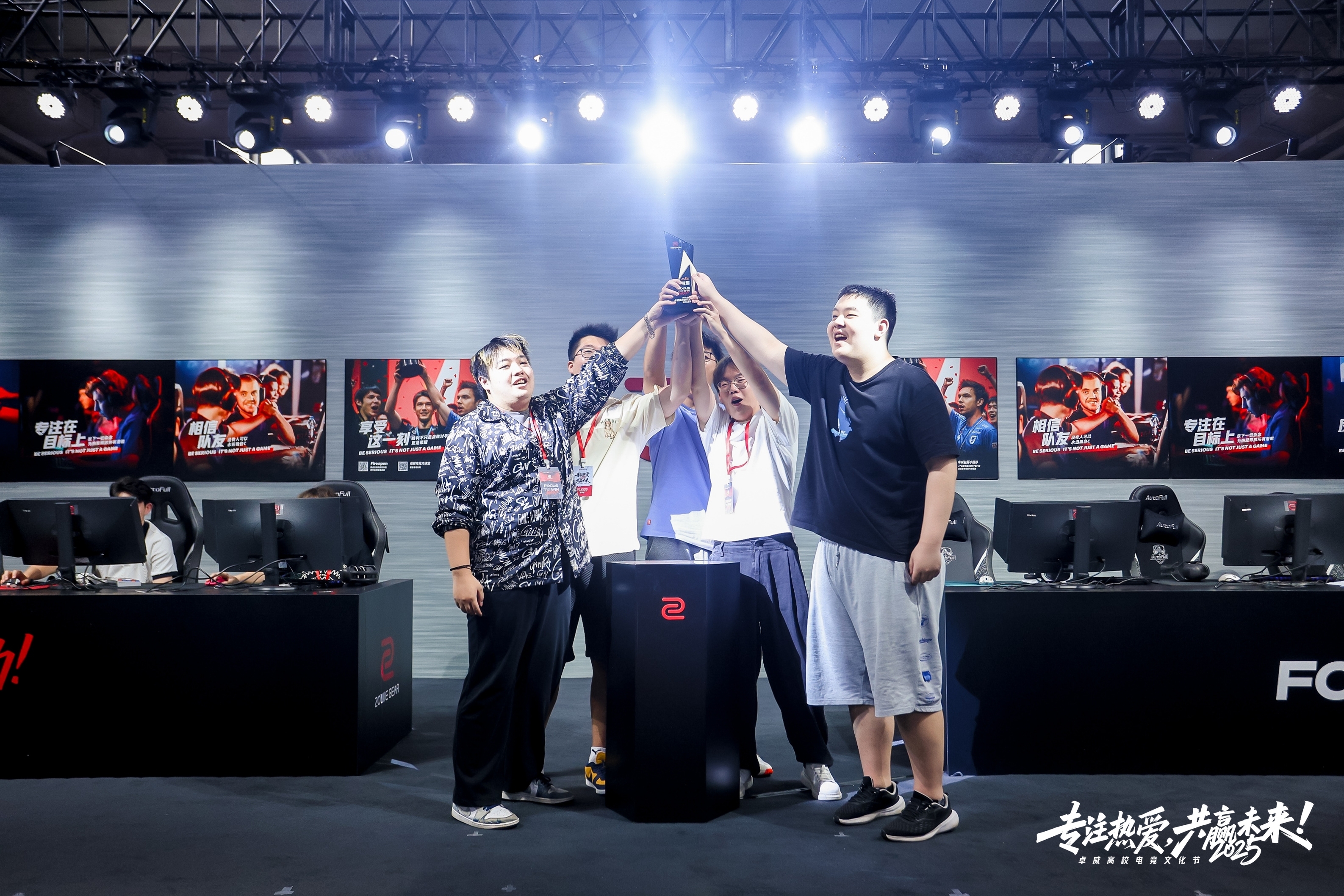 冠军之外，卓威让高校电竞有了“甲子园”的眼泪与传承