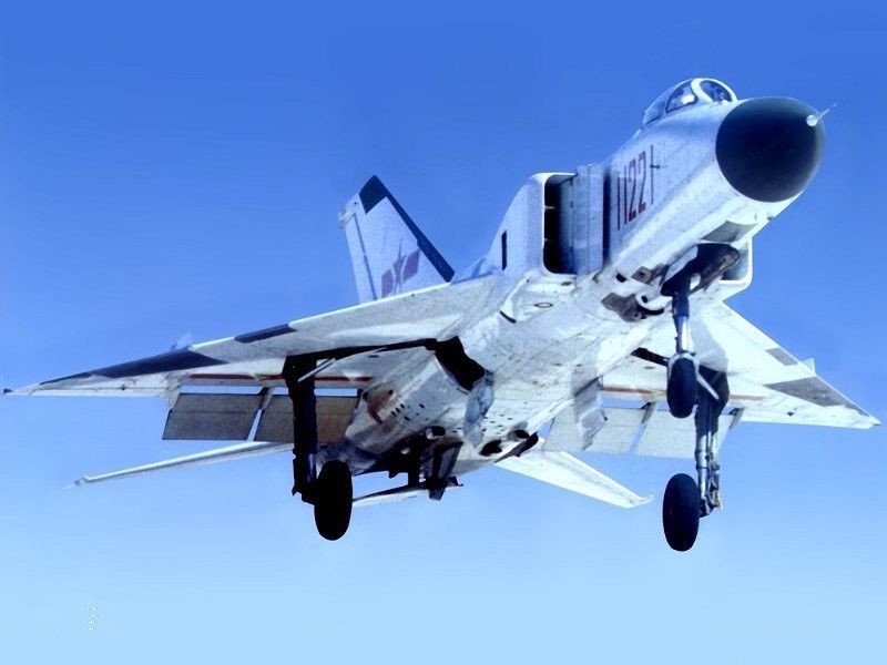 在上个世纪60年代开始设计研制的双发高空高速截击战斗机(歼击机),是