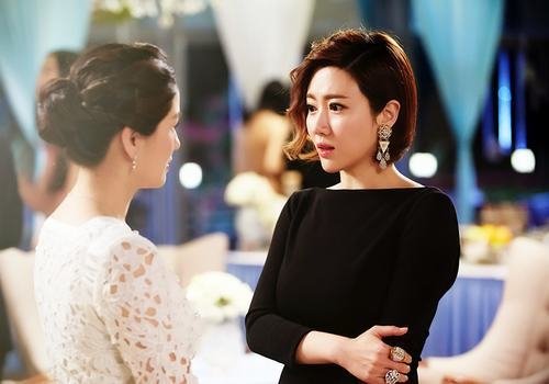 2014年1月王博谷在网络电视剧《屌丝日记》中饰演doris蒋雯梦