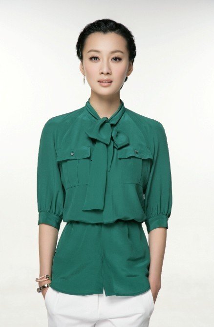 剧《血战到底之壮丁也是兵》,在剧中饰演率真霸气的"女土匪"黄飞燕