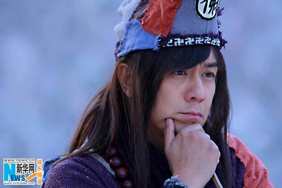 前世为降龙尊者的济公降生到善人李茂春家中,取名李修缘,后投身灵隐寺