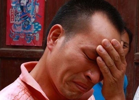 白中杰的爸爸白俊华提起这个事情同样泣不成