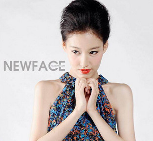 2006年因在电视剧《与青春有关的日子》成功饰演了"金燕"而逐渐进入